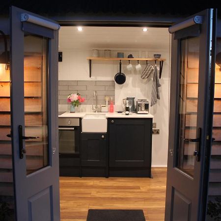 Luxury Shepherds Hut - The Sweet Pea By The Lake York Eksteriør billede