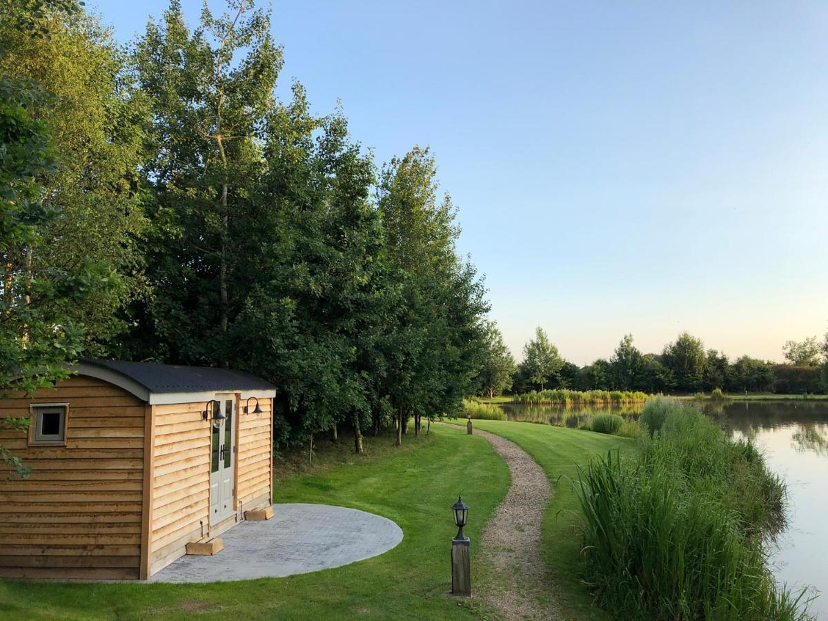 Luxury Shepherds Hut - The Sweet Pea By The Lake York Eksteriør billede