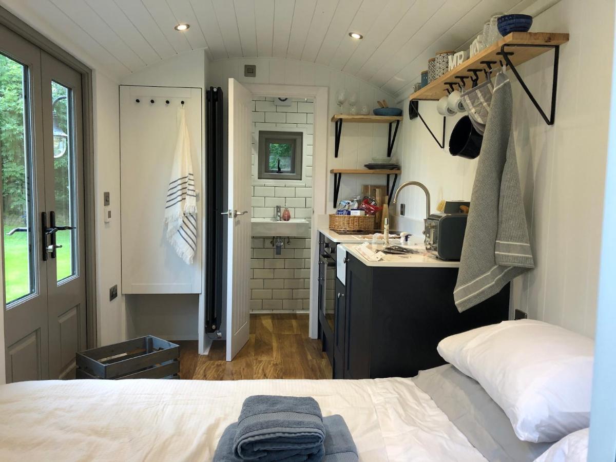 Luxury Shepherds Hut - The Sweet Pea By The Lake York Eksteriør billede
