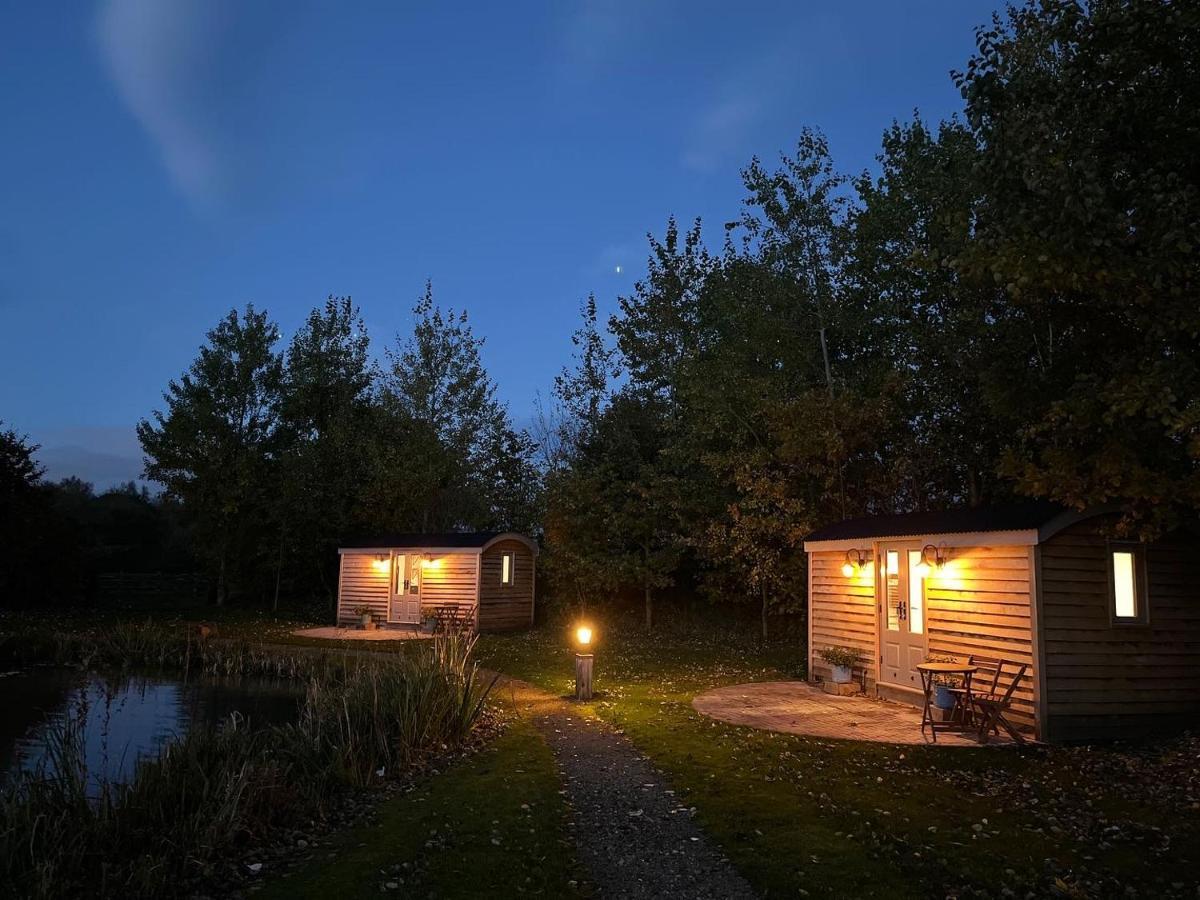 Luxury Shepherds Hut - The Sweet Pea By The Lake York Eksteriør billede