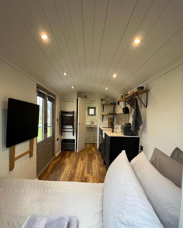 Luxury Shepherds Hut - The Sweet Pea By The Lake York Eksteriør billede